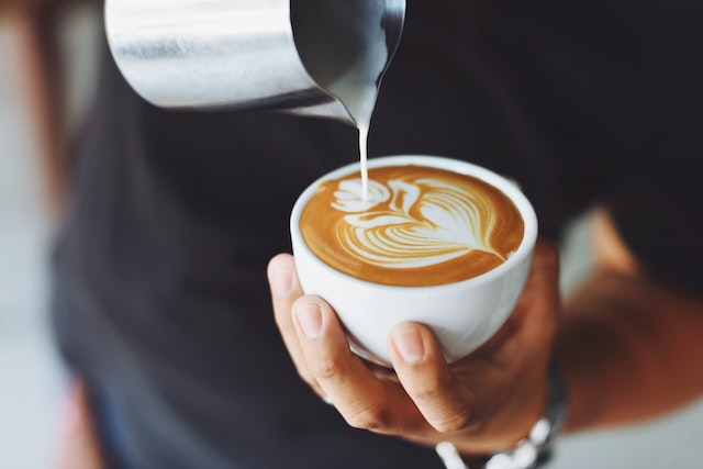 Au-dela du noir et sucre : Explorez les personnalites des varietes de cafe